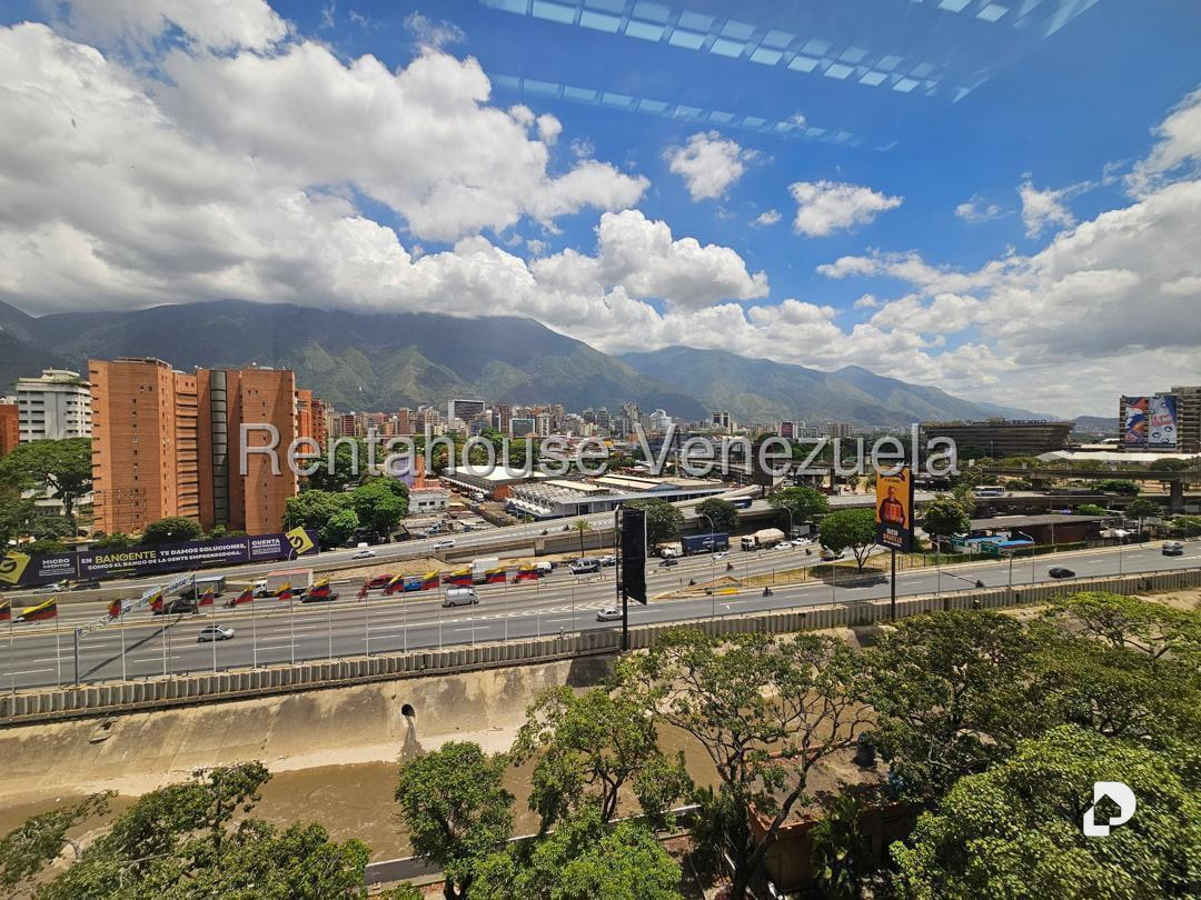 Oficina en Las Mercedes, Caracas – 15