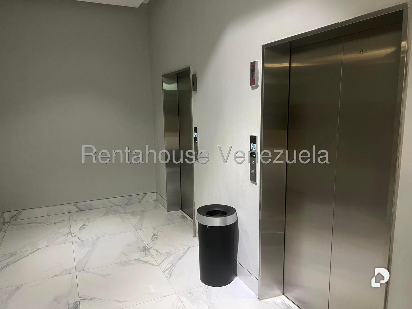 Oficina en Cerro Verde, Caracas – 8