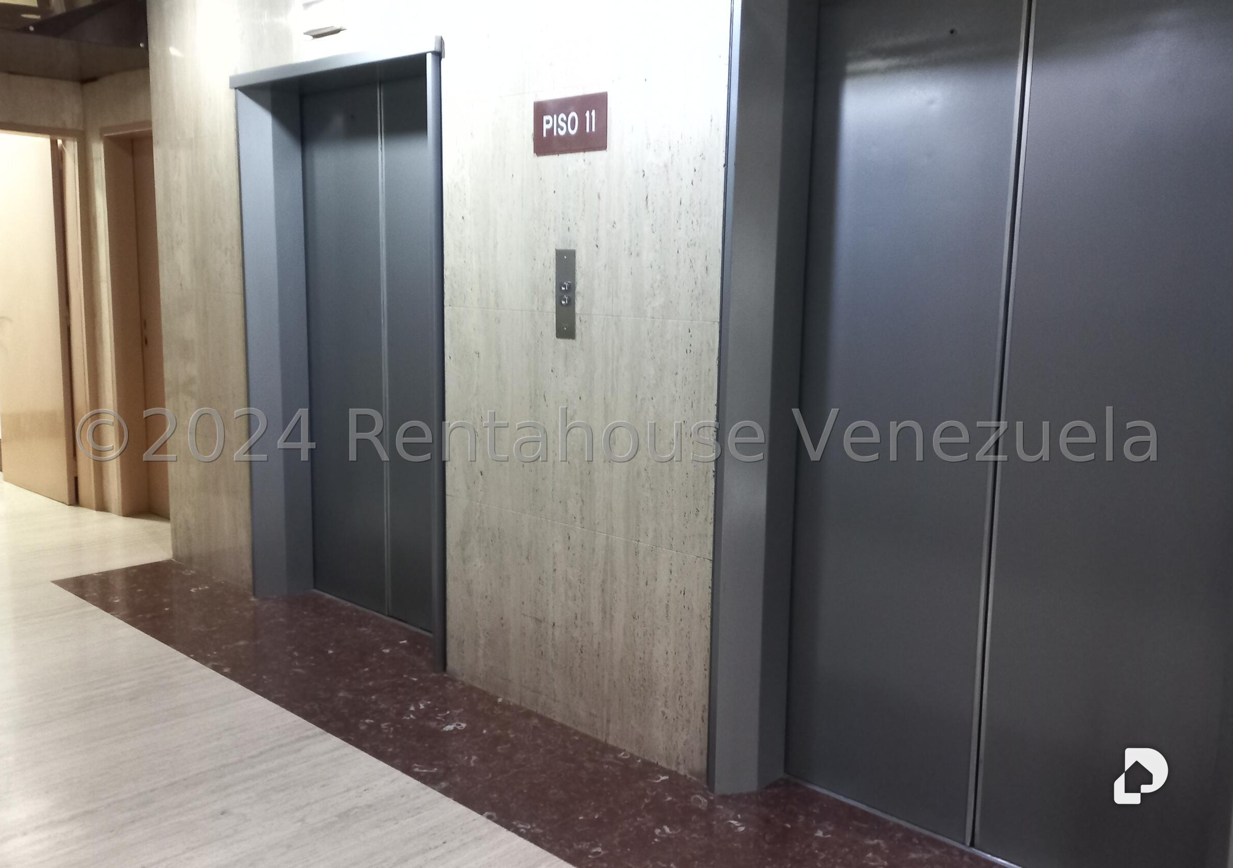 Oficina en Las Mercedes, Caracas – 12