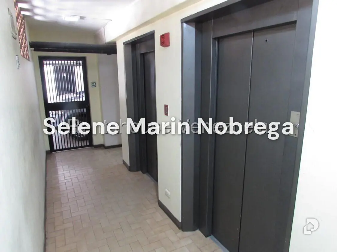 Oficina en Las Mercedes, Caracas – 28