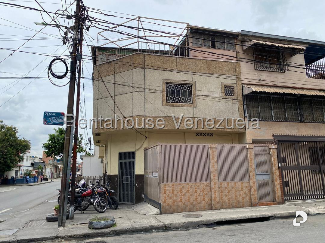 Casa en Catia, Caracas – 25