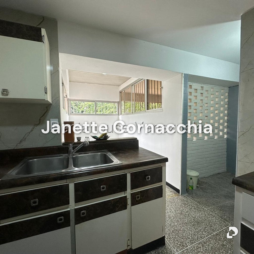 Apartamento en La Florida, Caracas – 11