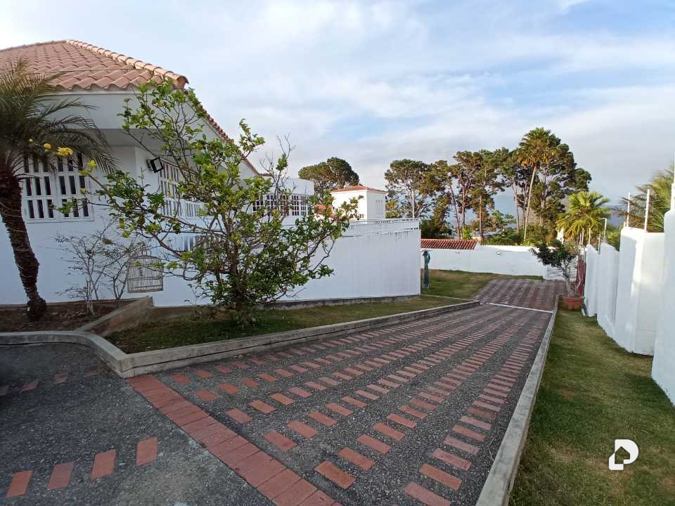 Casa en La Lagunita, Caracas – 1