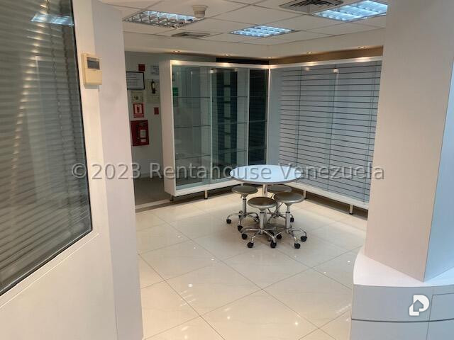 Local comercial en Los Dos Caminos, Caracas – 4