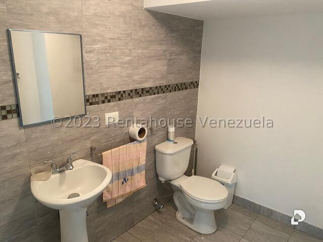 Local comercial en Los Dos Caminos, Caracas – 13