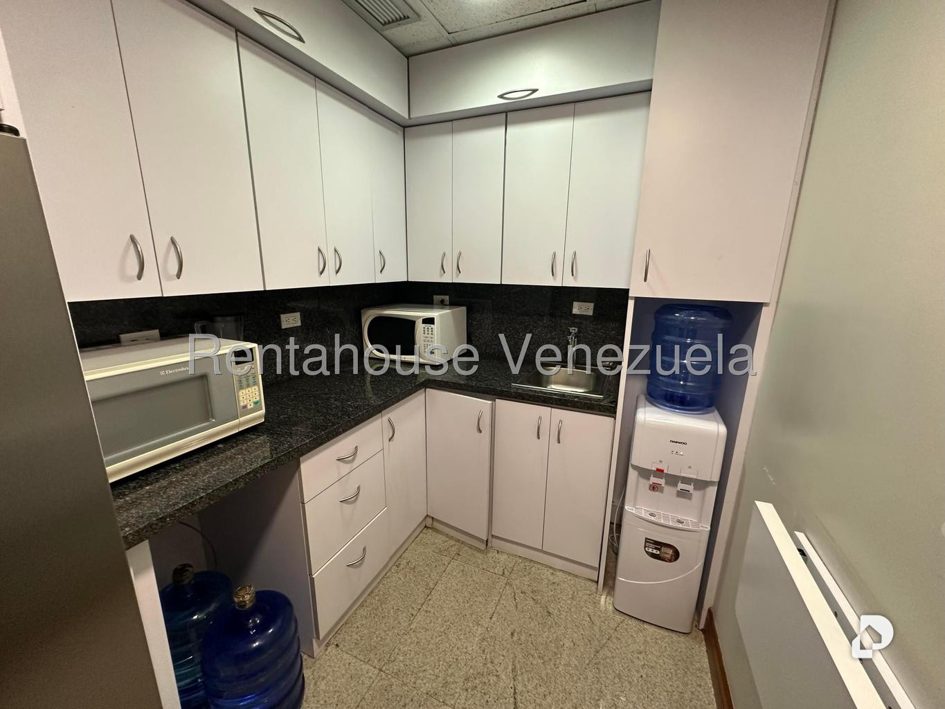 Oficina en Prados del Este, Caracas – 12