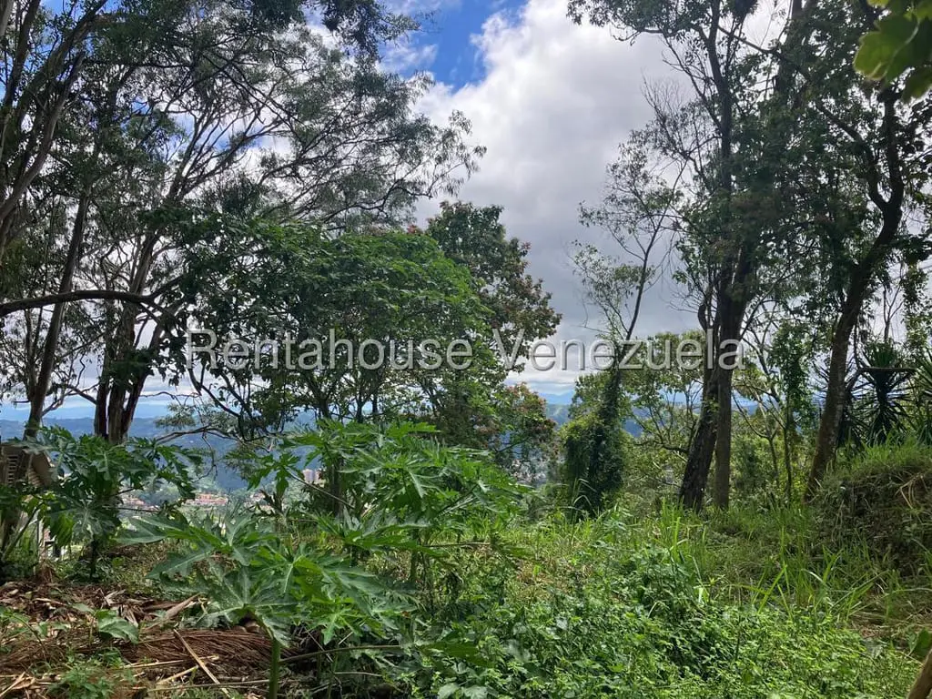 Land in Caracas - 1