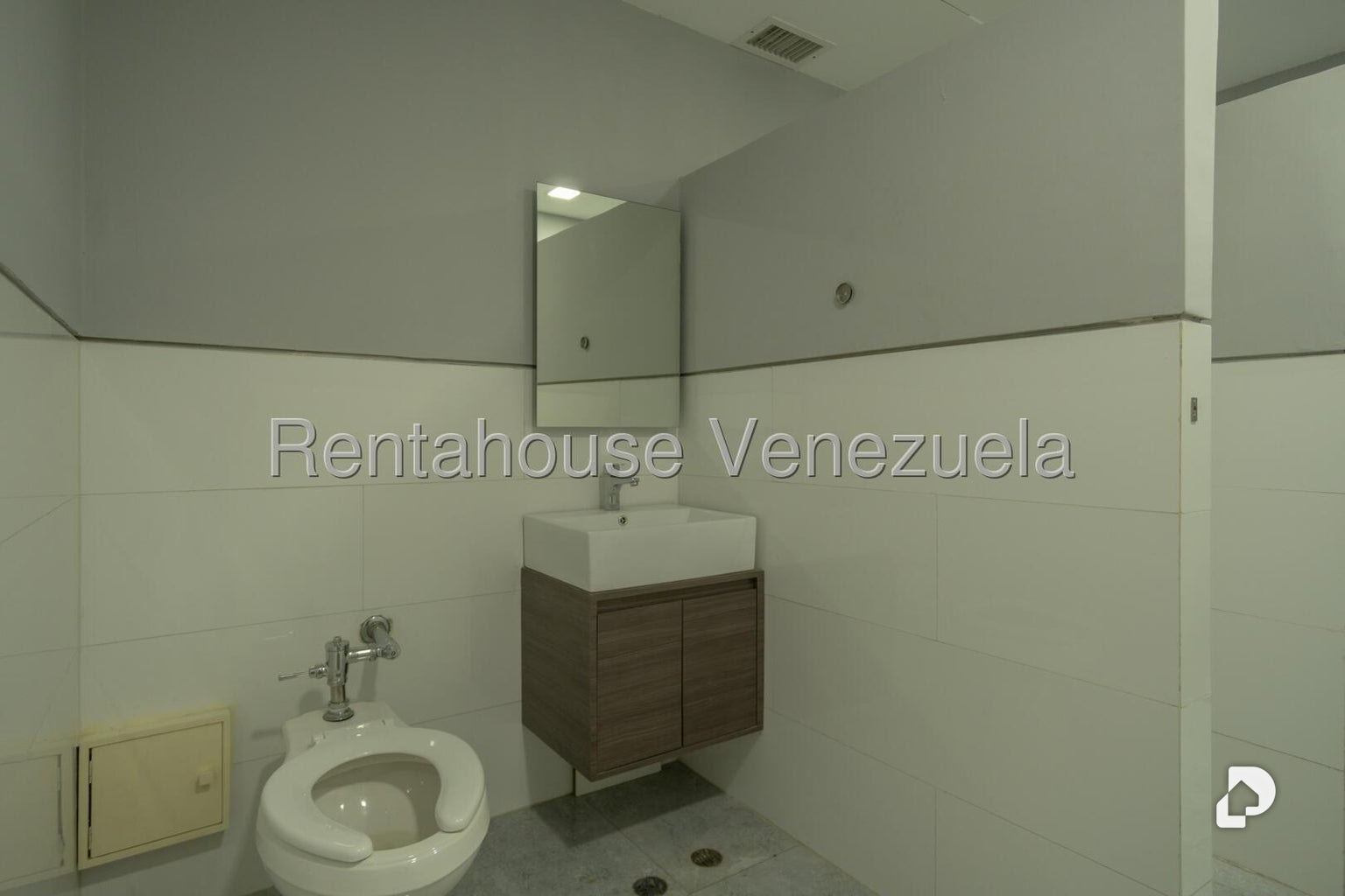 Oficina en Los Naranjos (del Cafetal), Caracas – 15