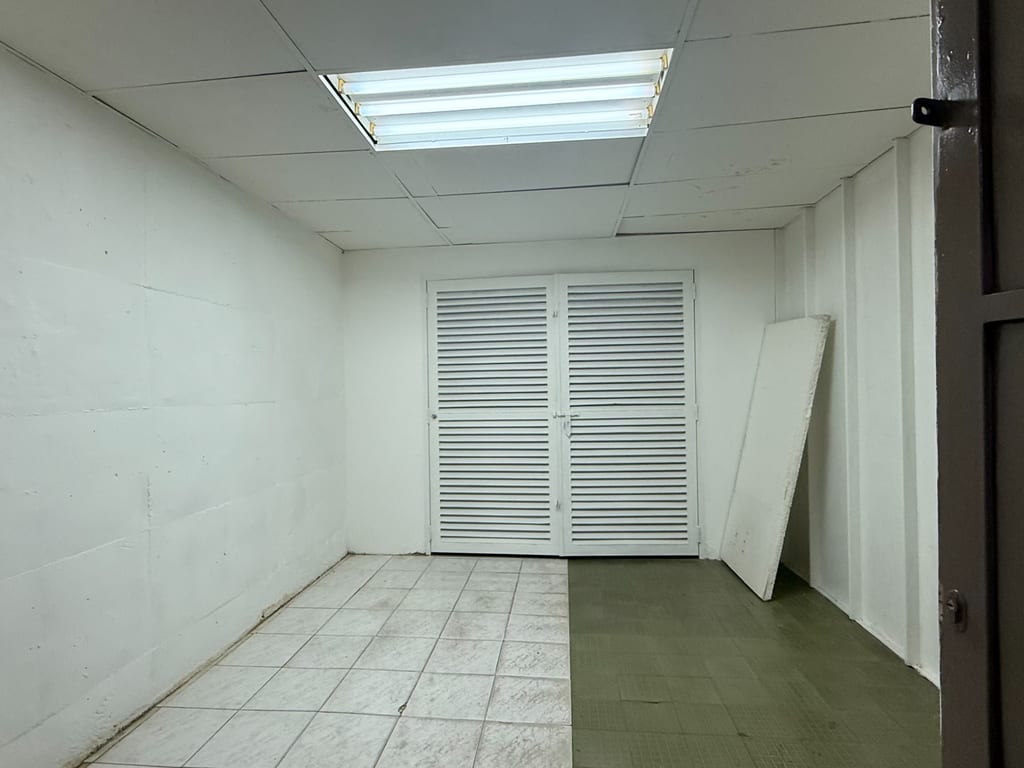Local comercial en Chuao, Caracas - 1