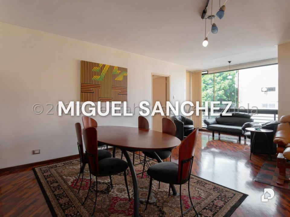 Apartamento en Los Palos Grandes, Caracas – 11