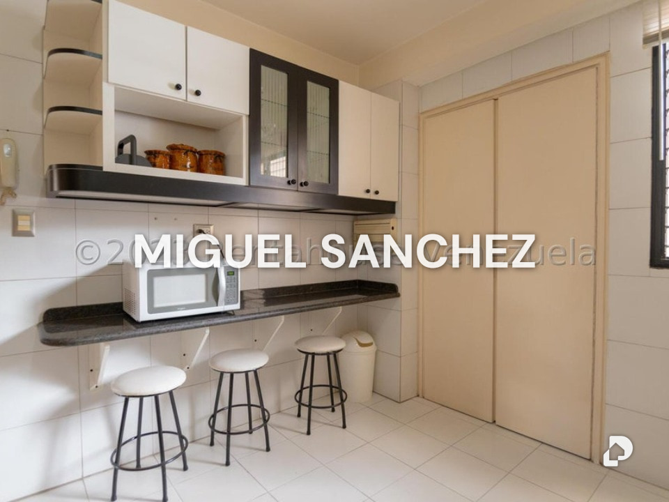 Apartamento en Los Palos Grandes, Caracas – 16