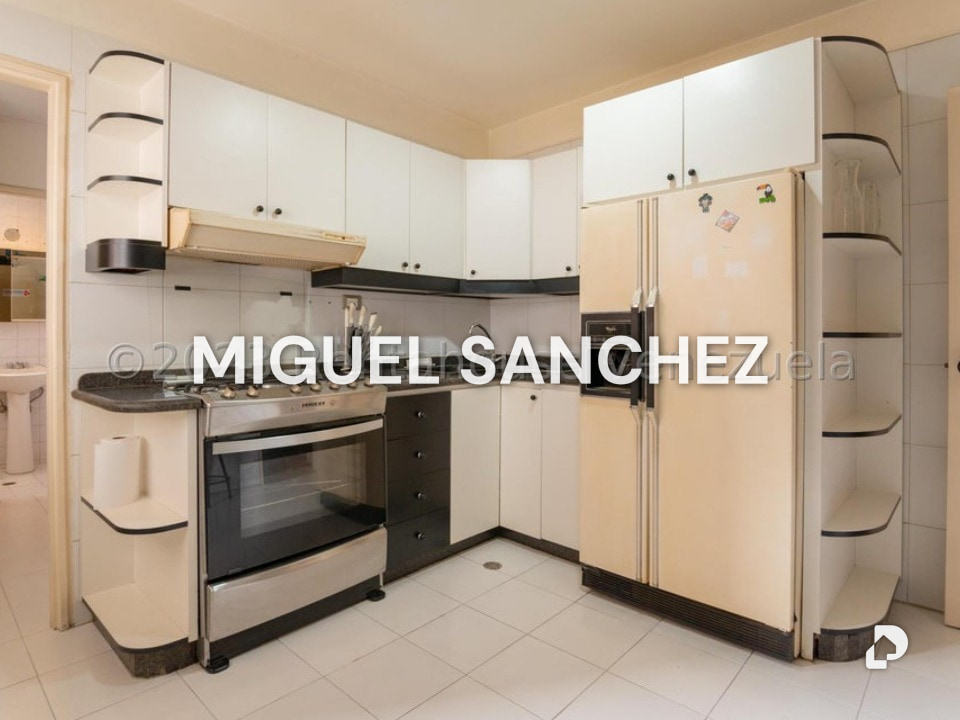Apartamento en Los Palos Grandes, Caracas – 14