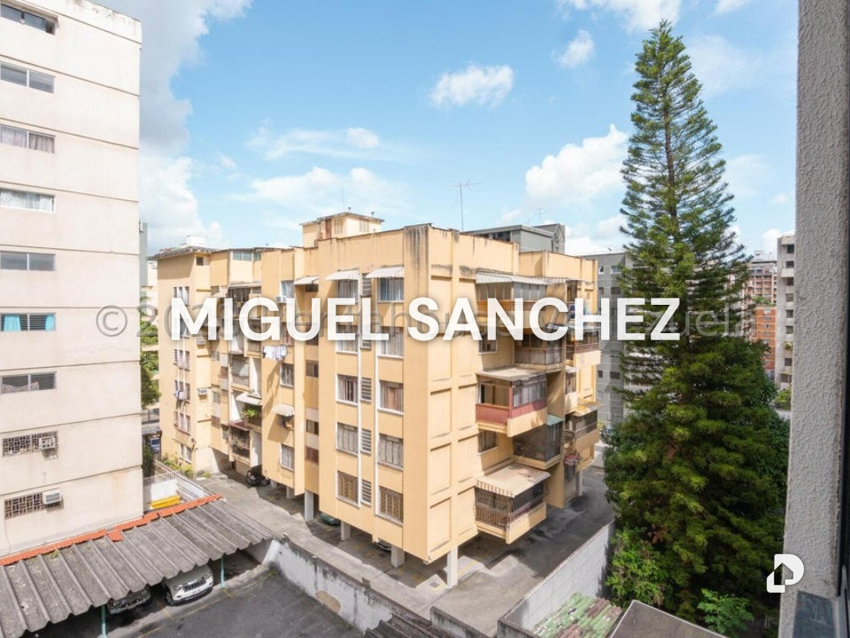 Apartamento en Los Palos Grandes, Caracas – 2