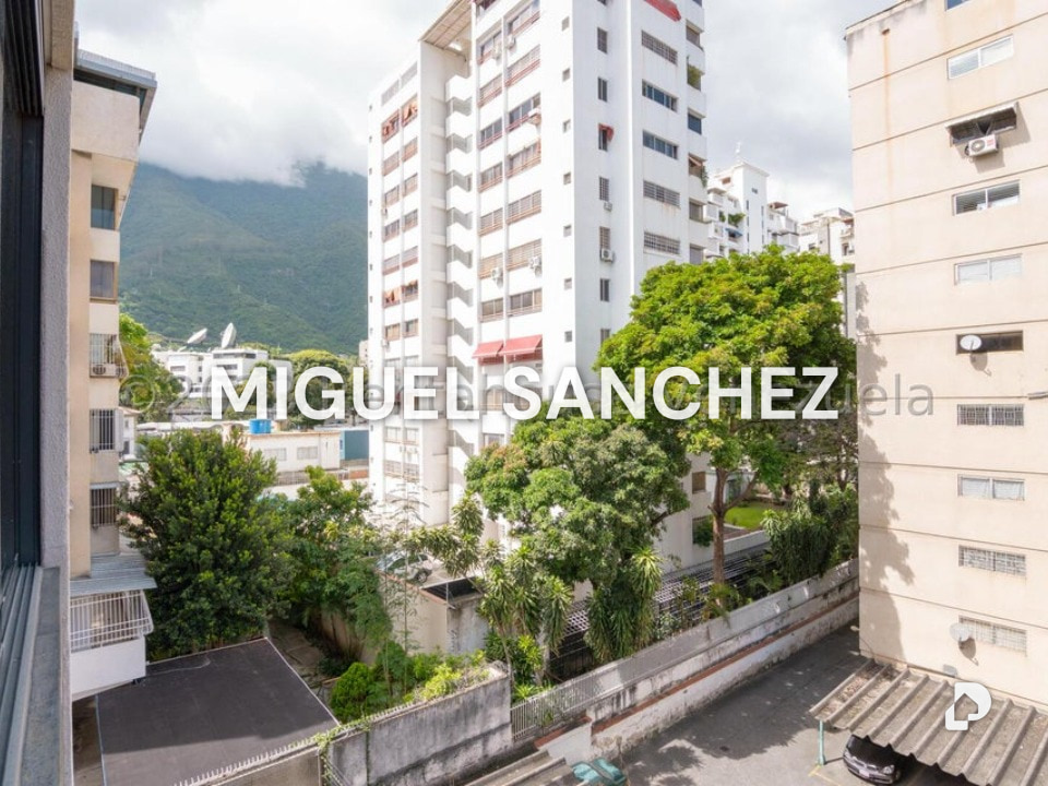 Apartamento en Los Palos Grandes, Caracas – 1