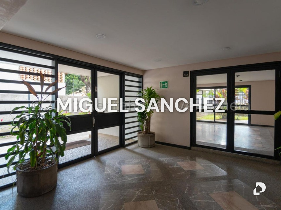 Apartamento en Los Palos Grandes, Caracas – 28