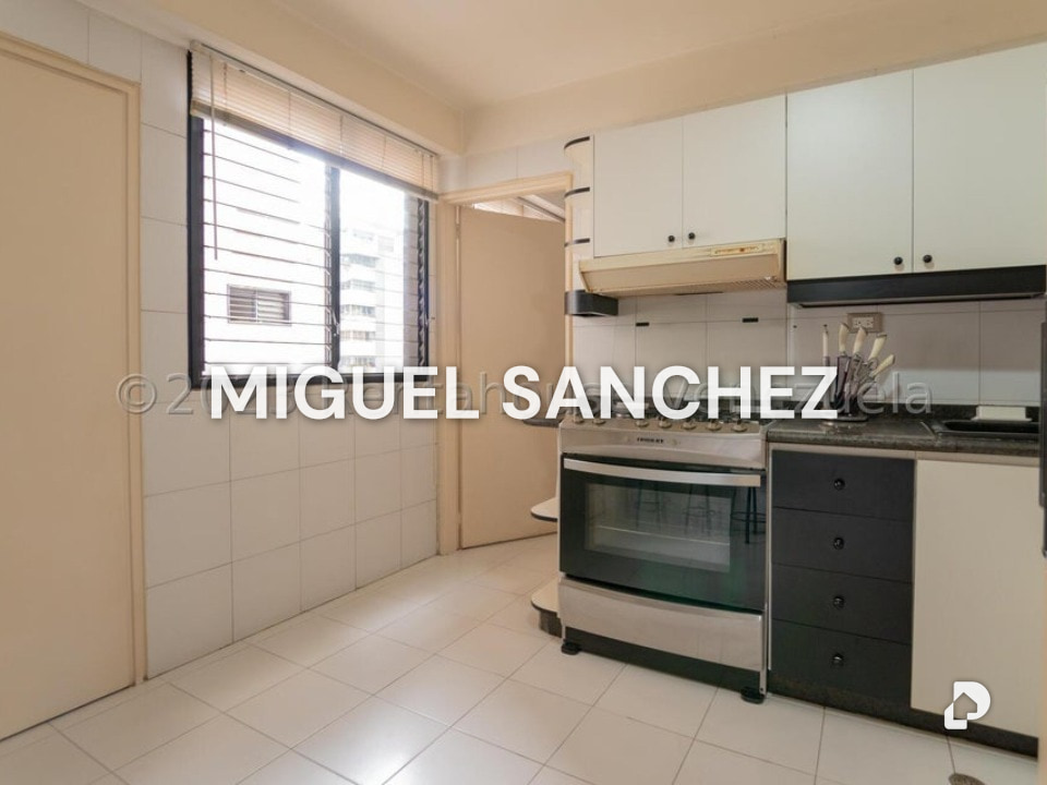 Apartamento en Los Palos Grandes, Caracas – 17