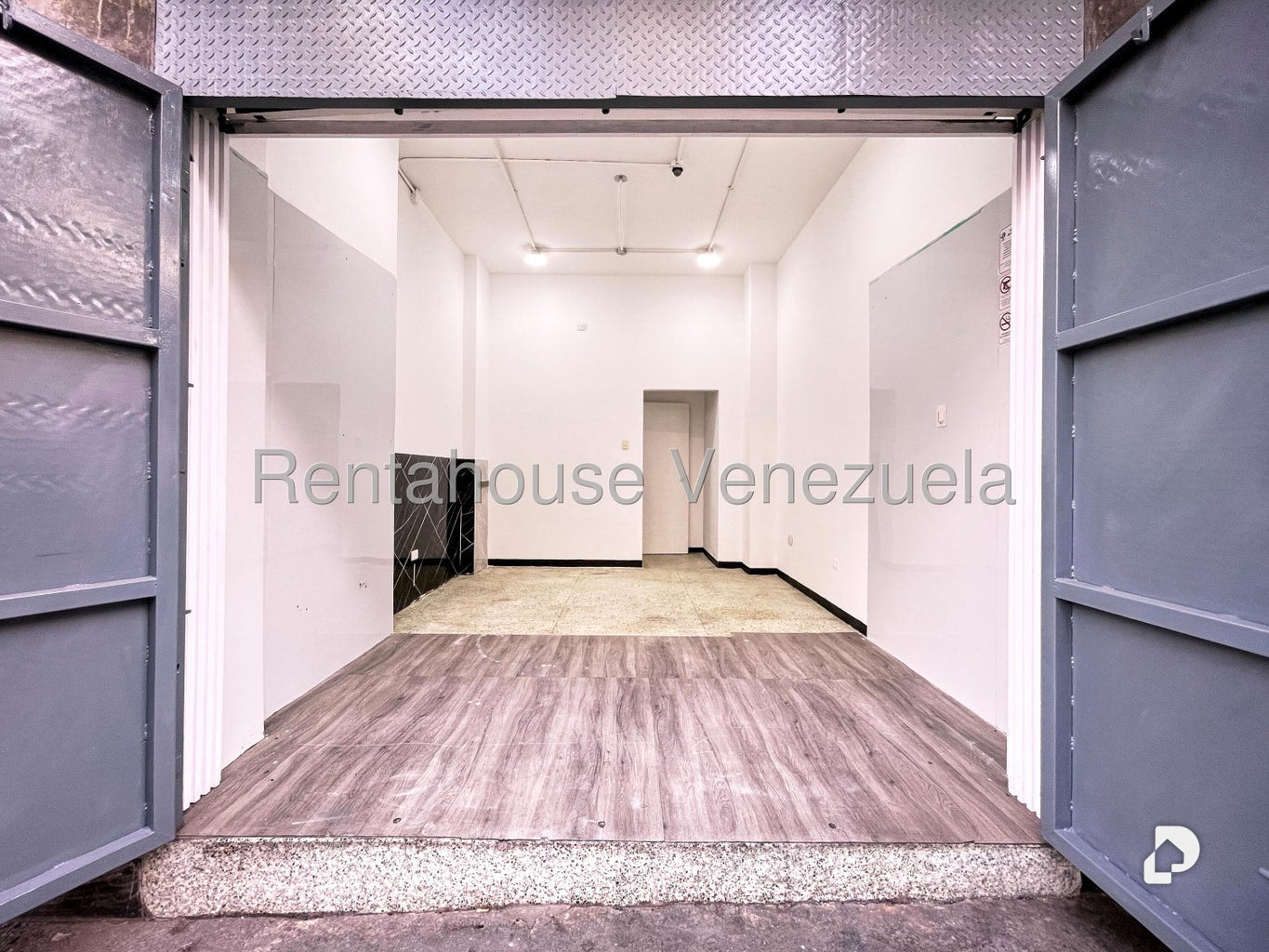 Local comercial en Parroquia La Candelaria, Caracas – 3