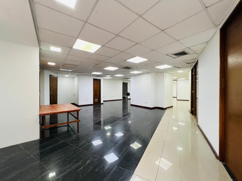 Local comercial en Chuao, Caracas - 1
