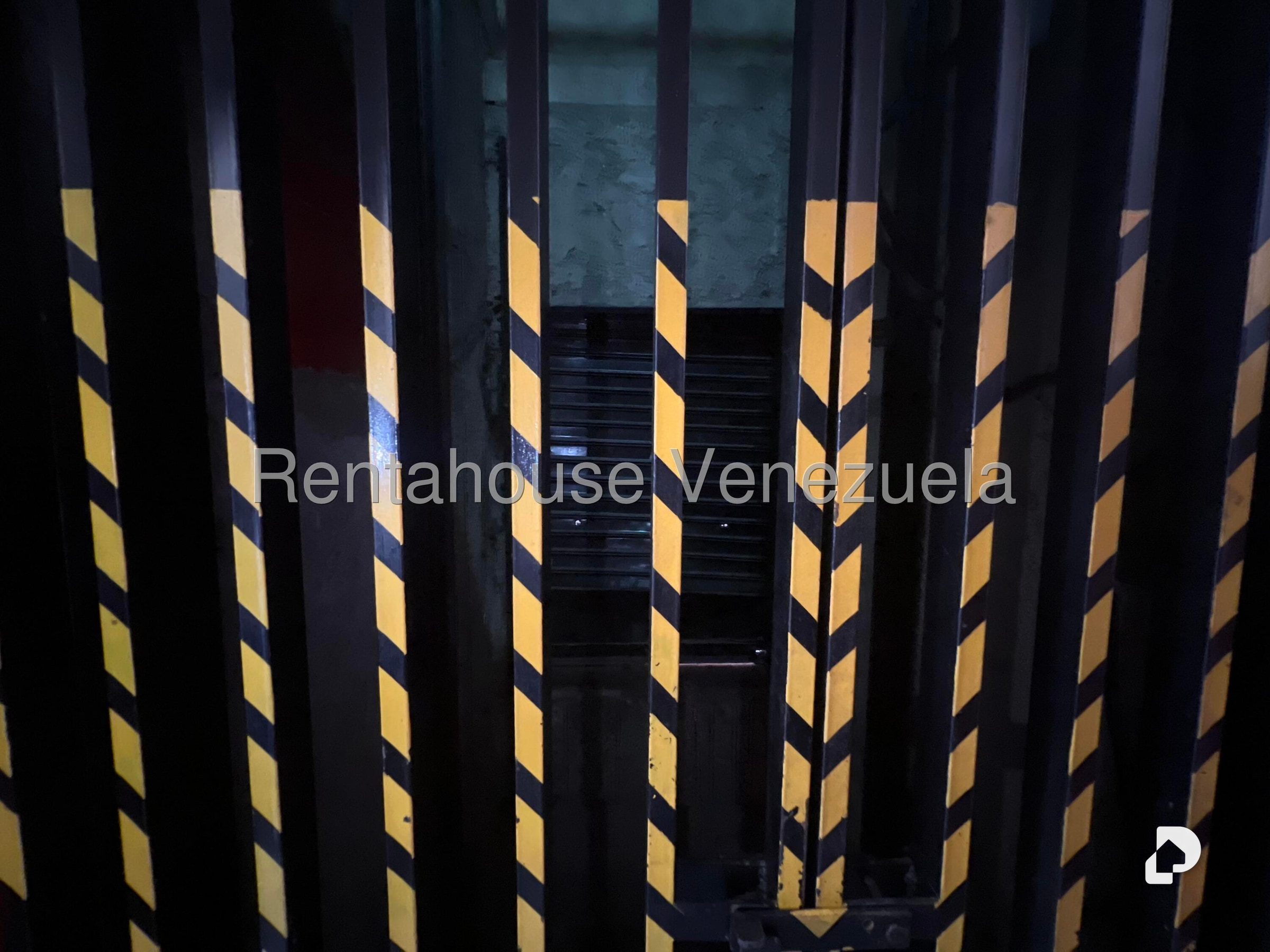 Edificio en La Urbina, Caracas – 14