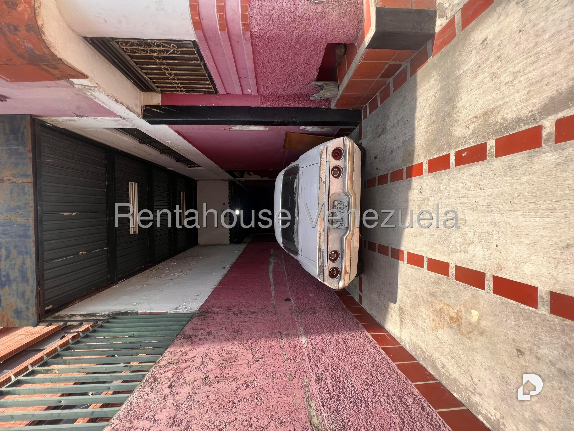 Edificio en La Urbina, Caracas – 4