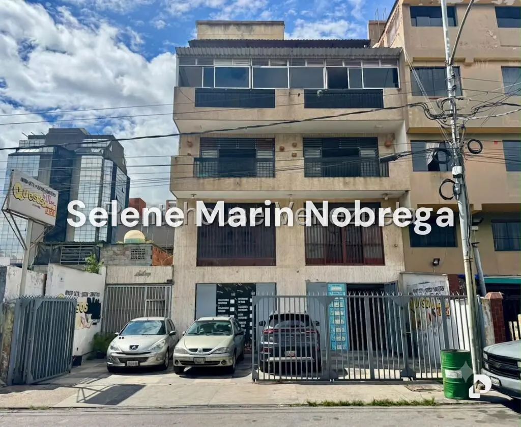 Building in Boleíta Sur, Caracas – 1