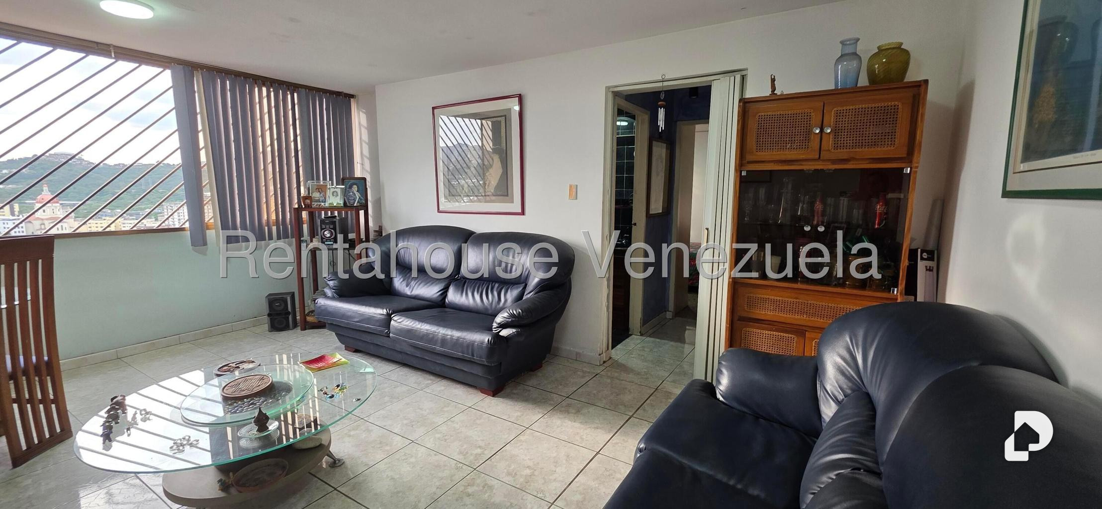Apartamento en Urbanización Colinas de Los Chaguaramos, Caracas