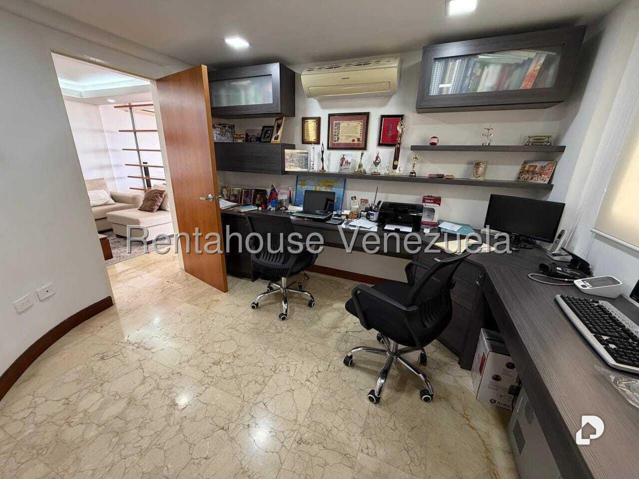 Casa en Alto Prado, Caracas – 23