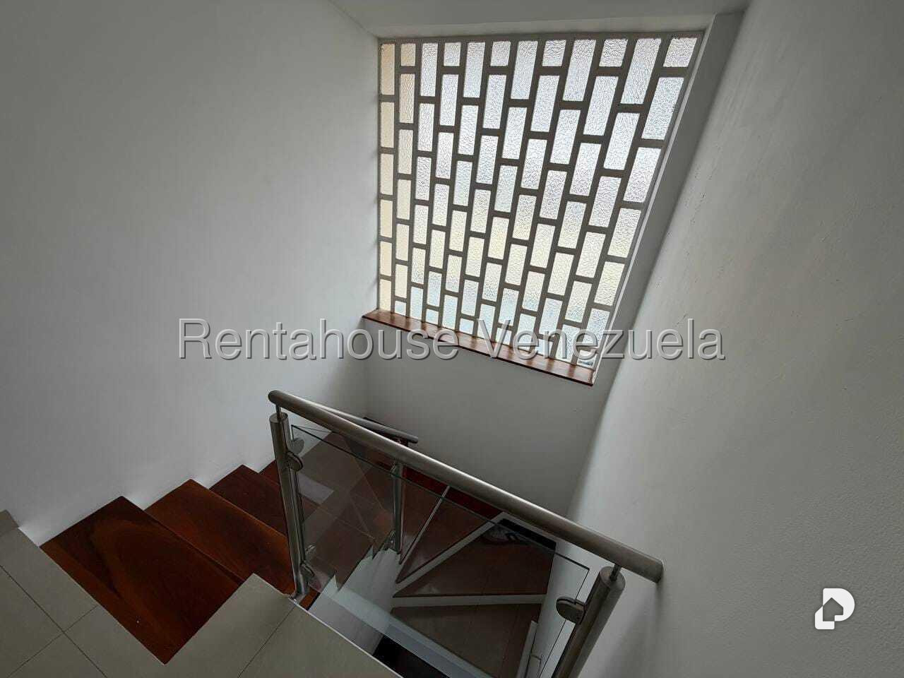 Casa en Alto Prado, Caracas – 24