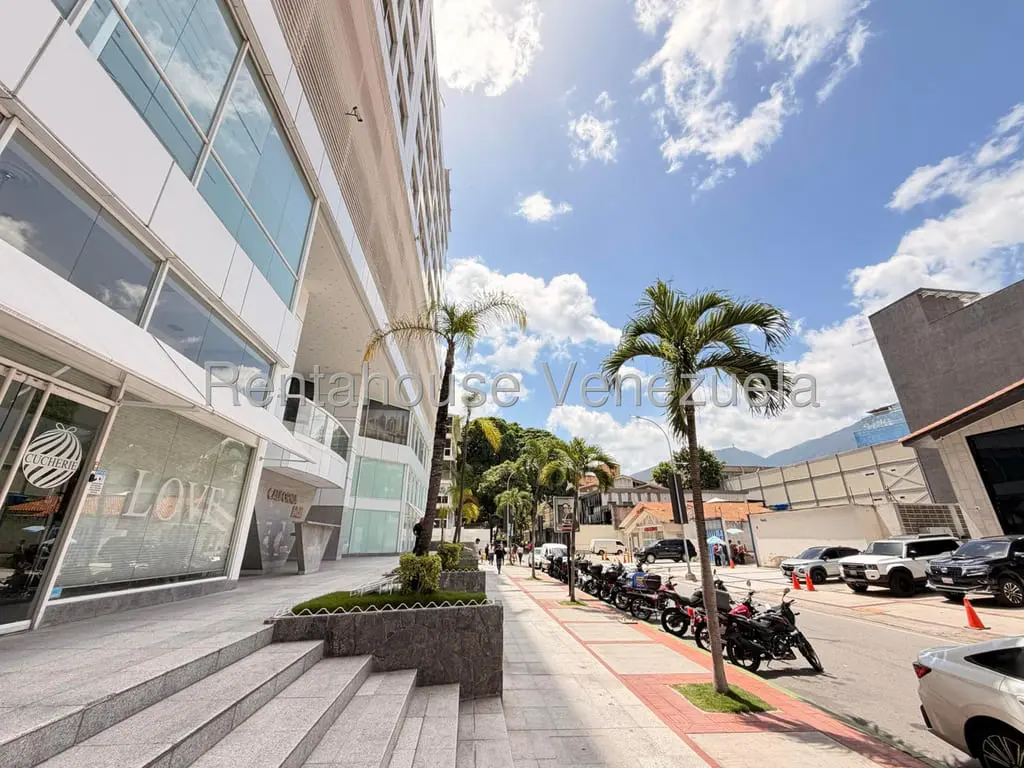 Commercial space in Las Mercedes, Caracas - 1