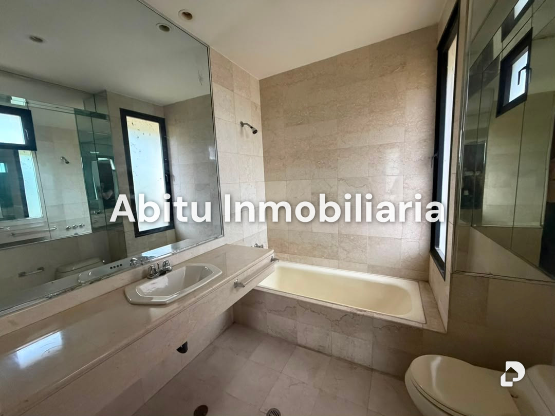 Casa en Prados del Este, Caracas – 23