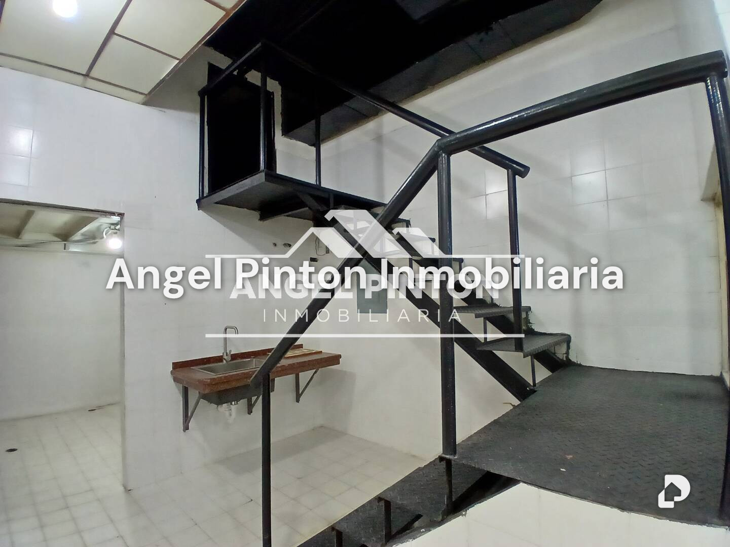 Local comercial en Avenida Fuerzas Armadas, Maracaibo – 12