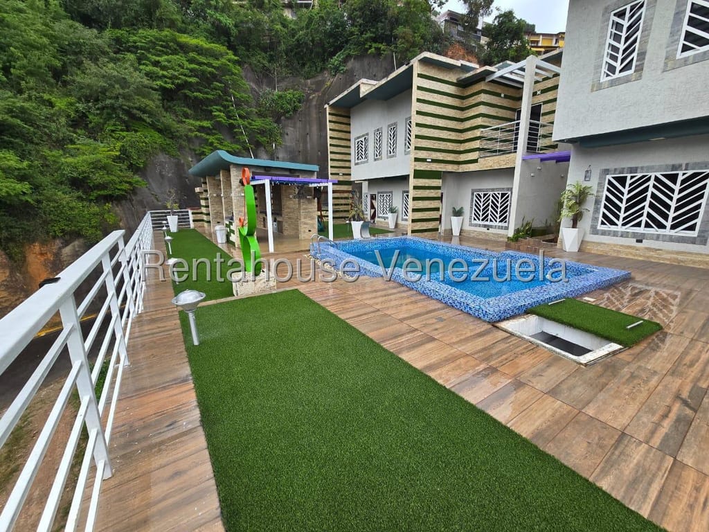 Townhouse en Colinas de Santa Mónica, Caracas - 1