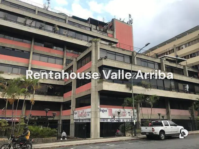 Oficina en Los Cortijos de Lourdes, Caracas – 1