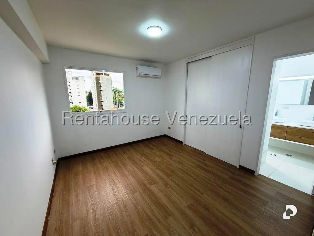 Apartamento en Los Palos Grandes, Caracas – 17