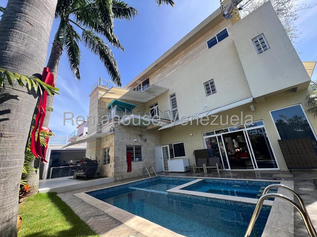 Casa en Santa Paula, Caracas - 1