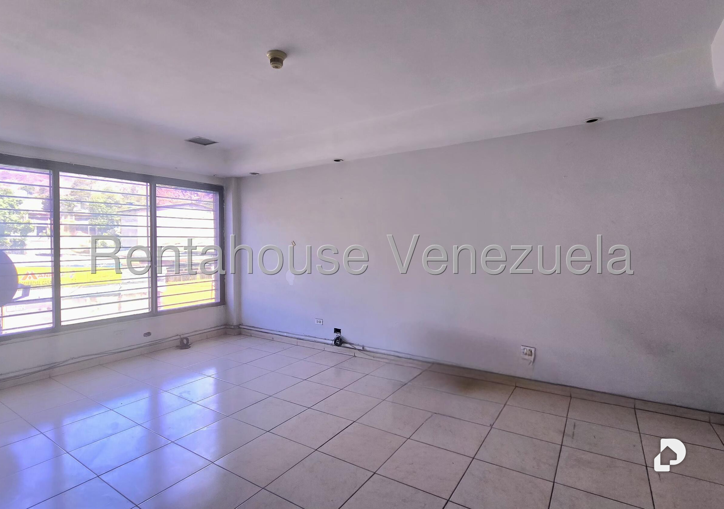 Local comercial en Piedra Azul, Caracas – 24