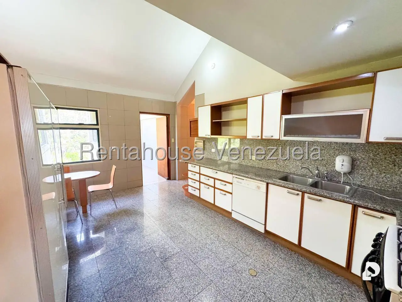 Apartamento en Lomas de La Lagunita, Caracas – 12