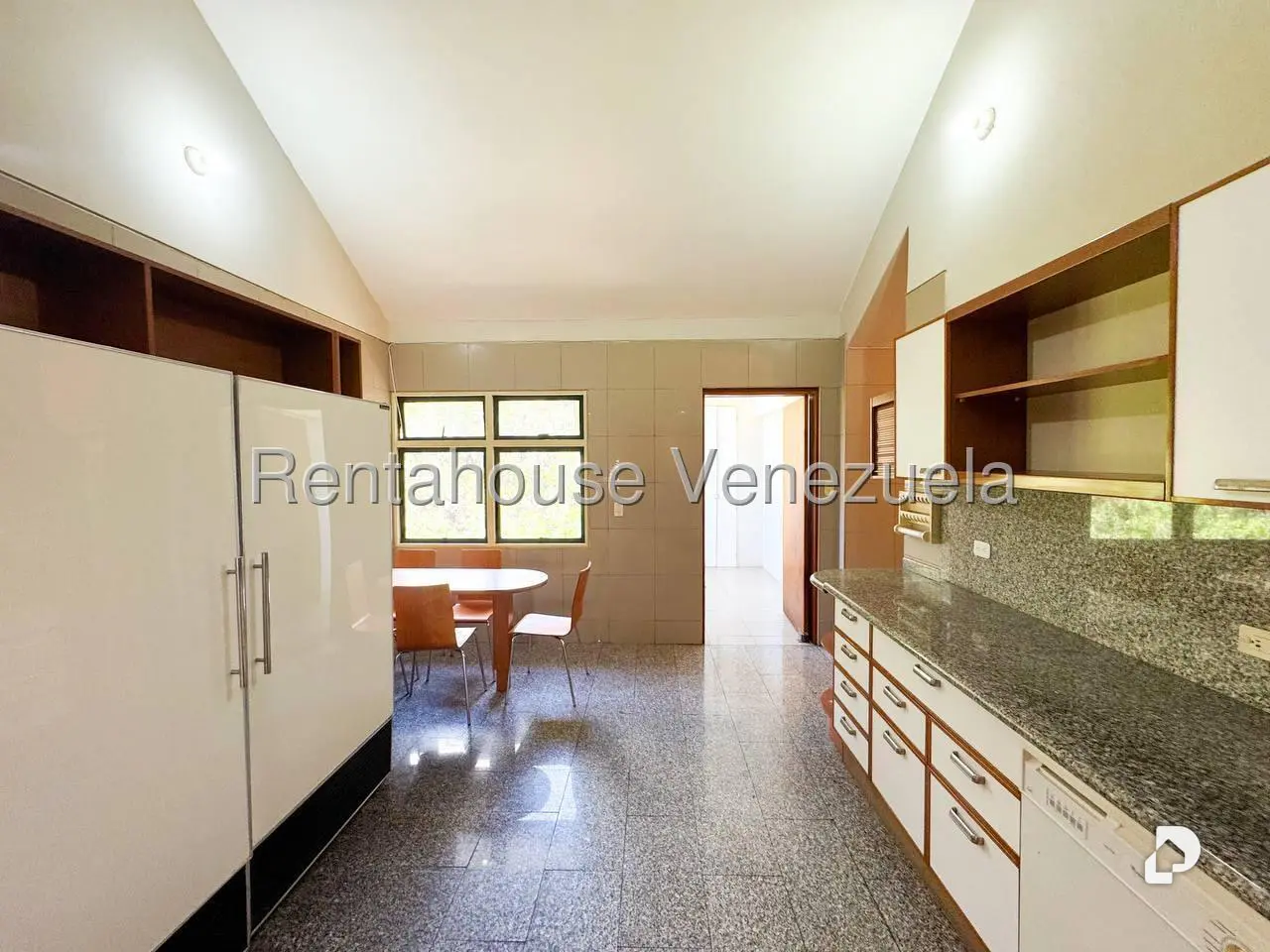 Apartamento en Lomas de La Lagunita, Caracas – 13