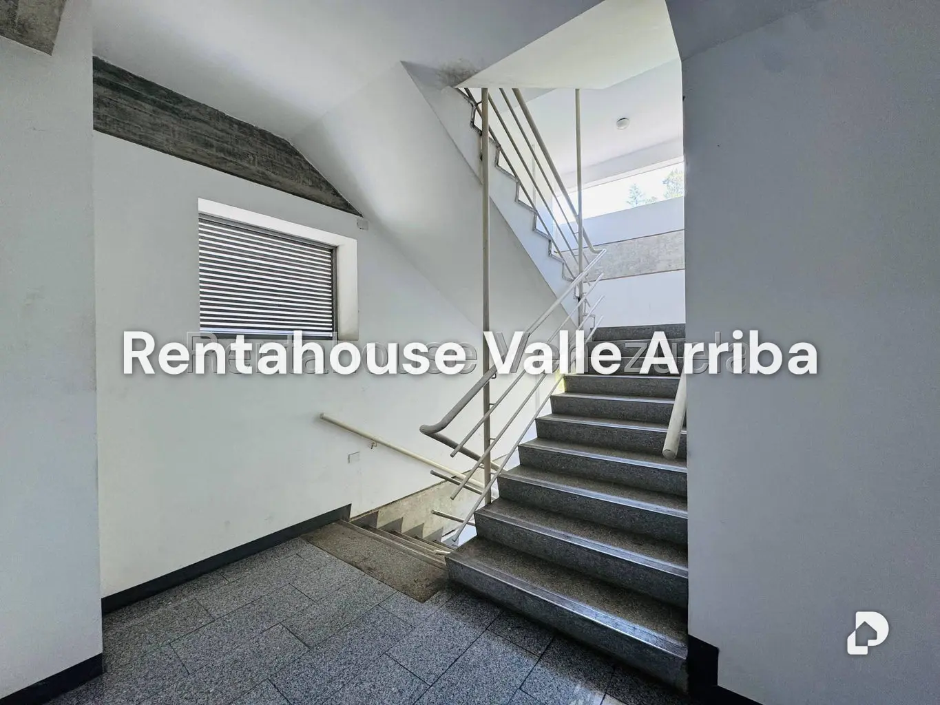 Office in Macaracuay, Caracas – 20