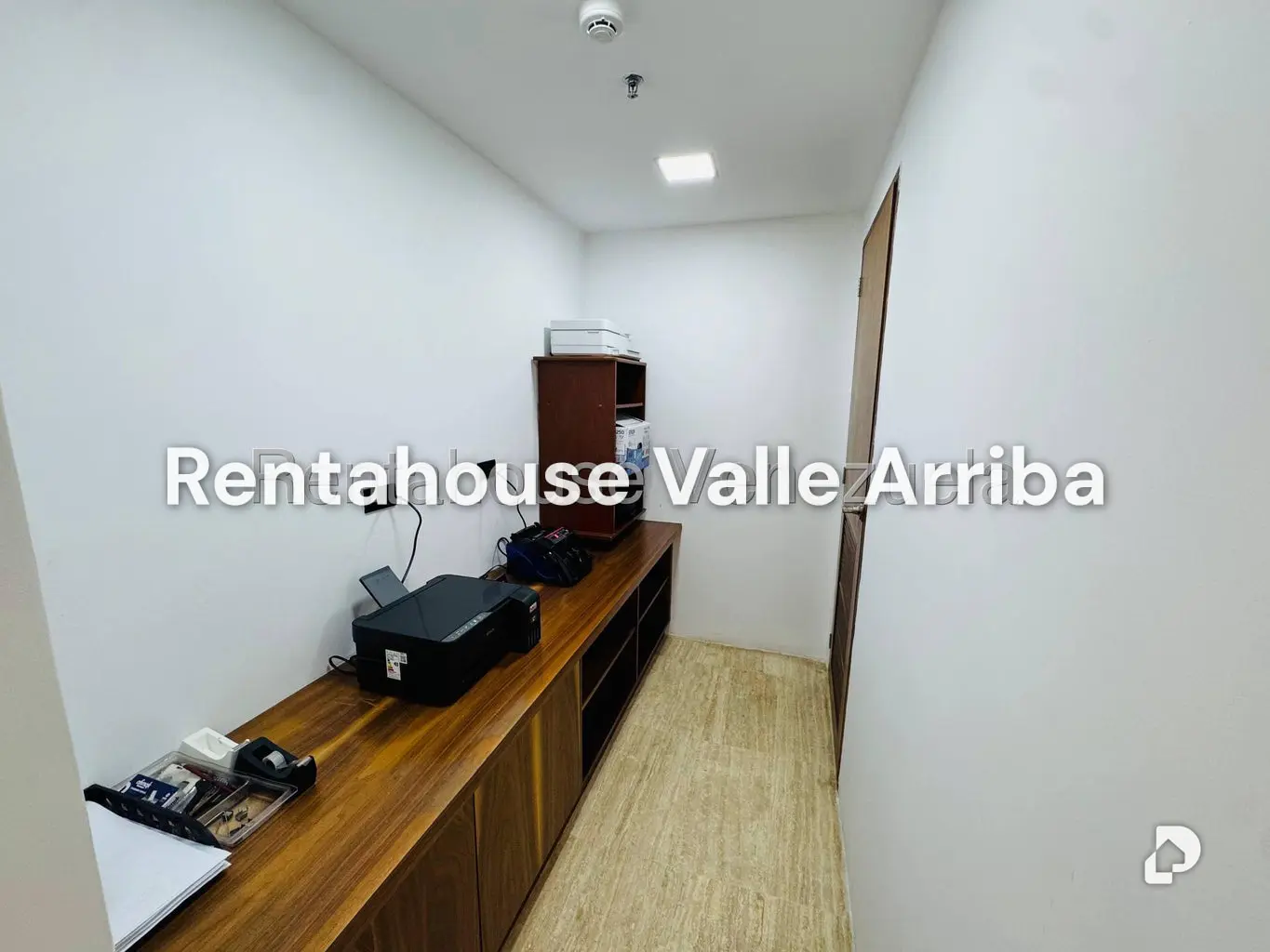 Office in Macaracuay, Caracas – 12