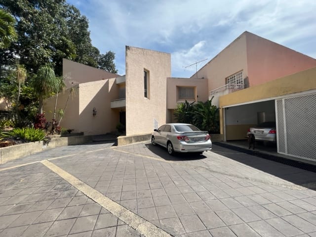 Casa en Valle Arriba, Caracas - 1