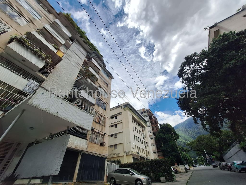 Apartment in Los Palos Grandes, Caracas - 1