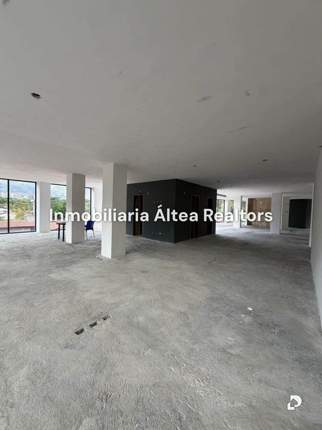 Local comercial en Chuao, Caracas – 11