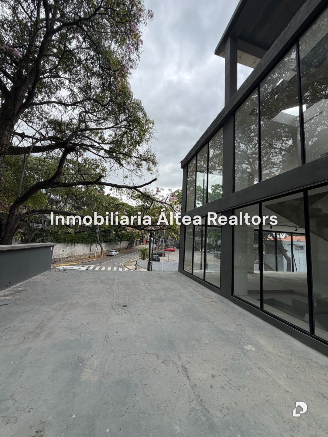 Local comercial en Chuao, Caracas – 5