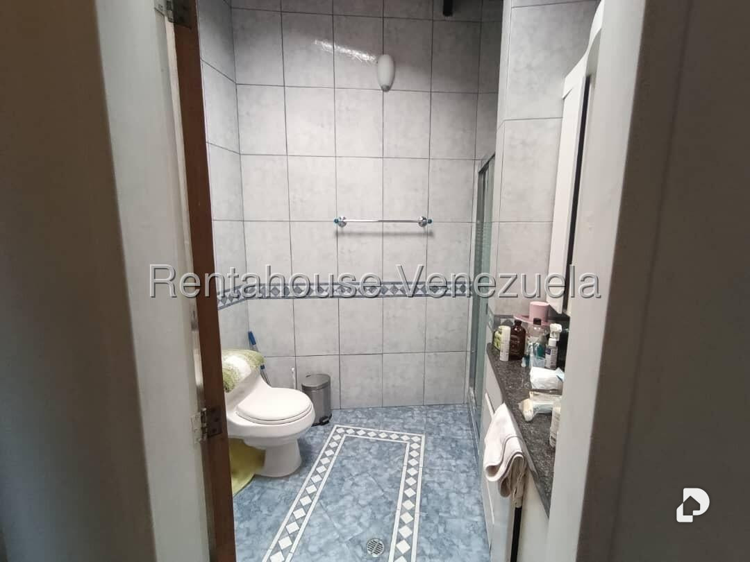 Casa en Cumbres de Curumo, Caracas – 25