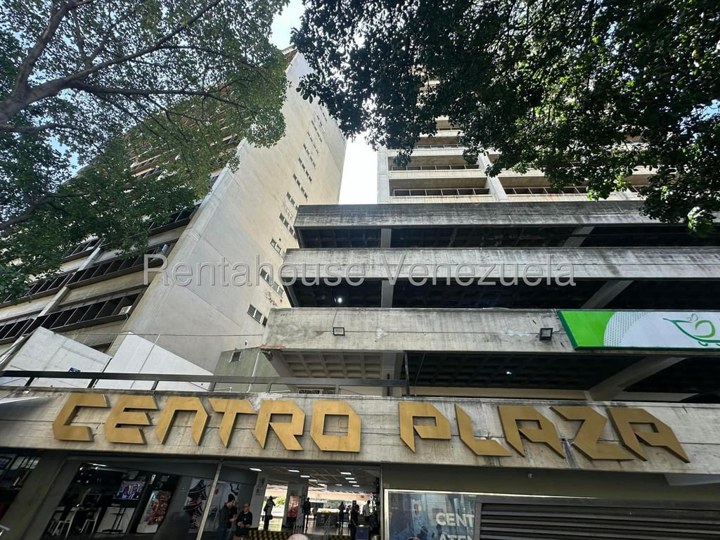 Oficina en Los Palos Grandes, Caracas - 1