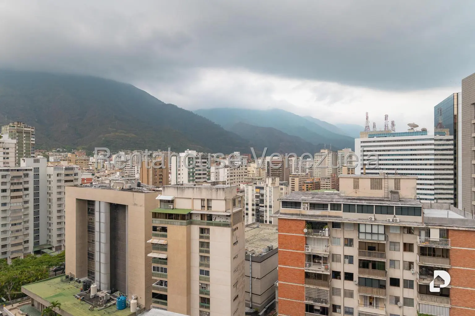 Oficina en Los Palos Grandes, Caracas