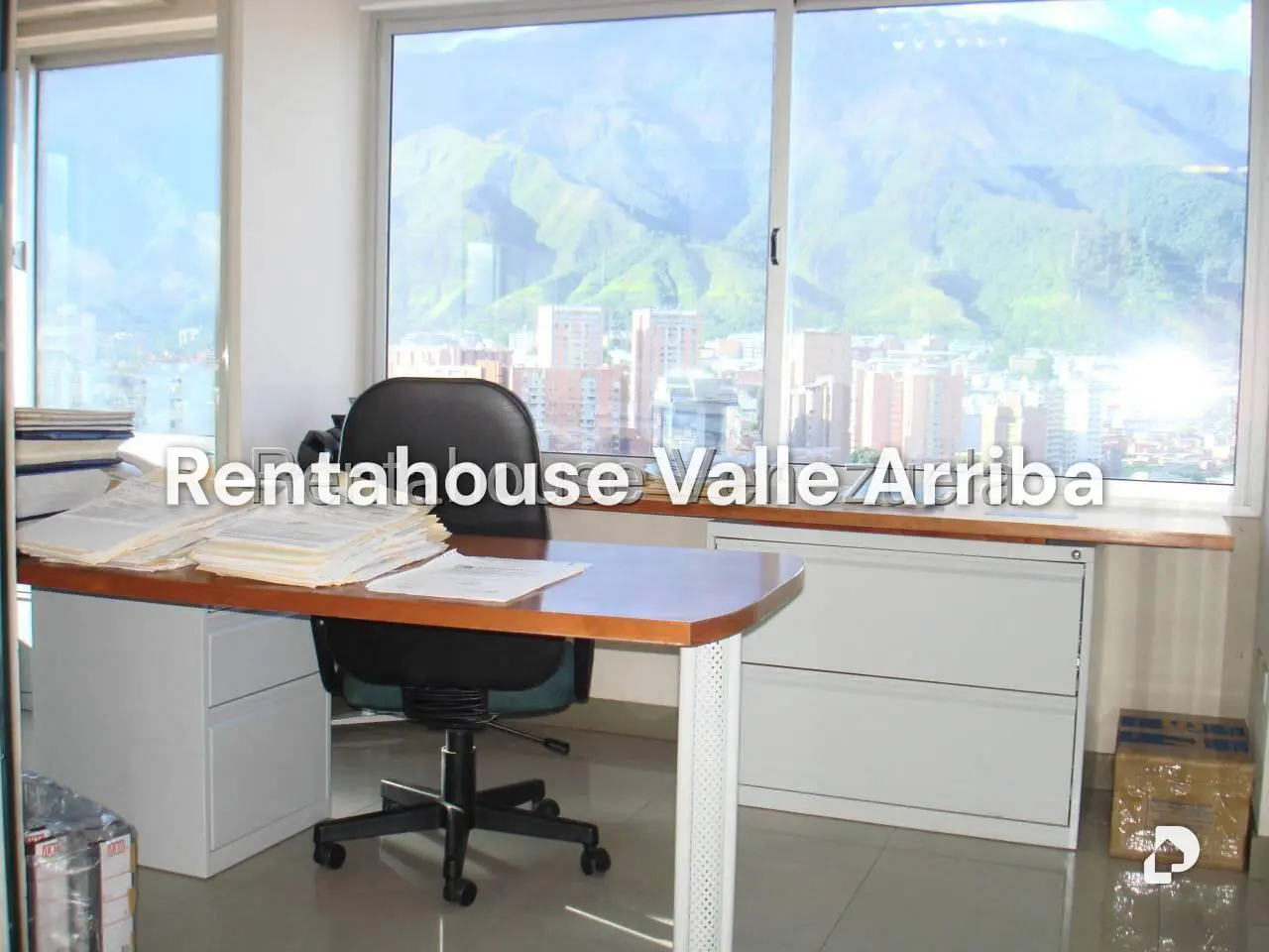 Oficina en Los Cortijos de Lourdes, Caracas – 12