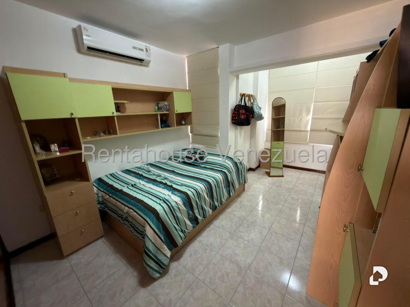 Casa en Alto Prado, Caracas – 30