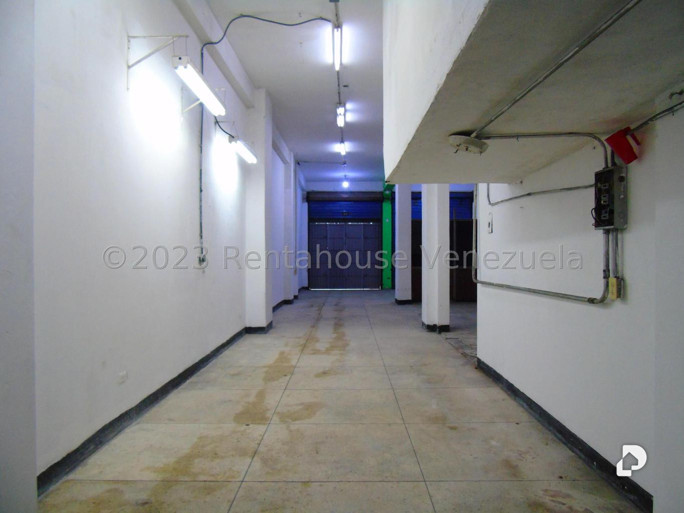 Local comercial en Parroquia La Candelaria, Caracas – 4